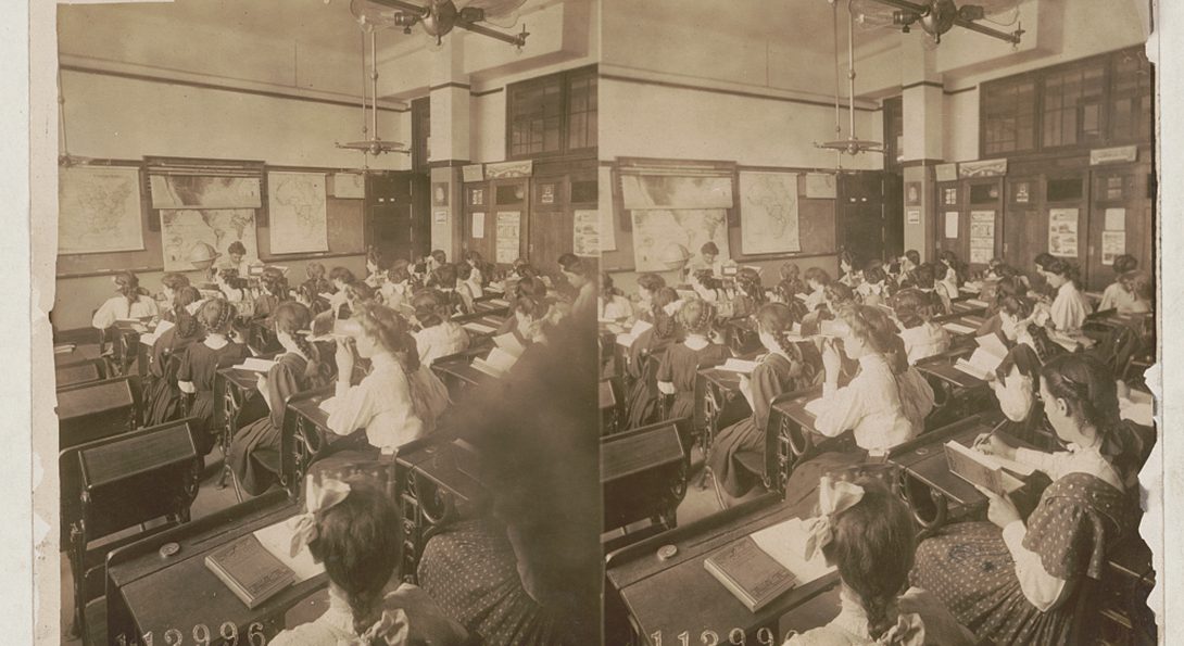 Underwood & Underwood (publisher), Children in geography class viewing stereoscopic photographs, New York, 1908. Stereograph.
